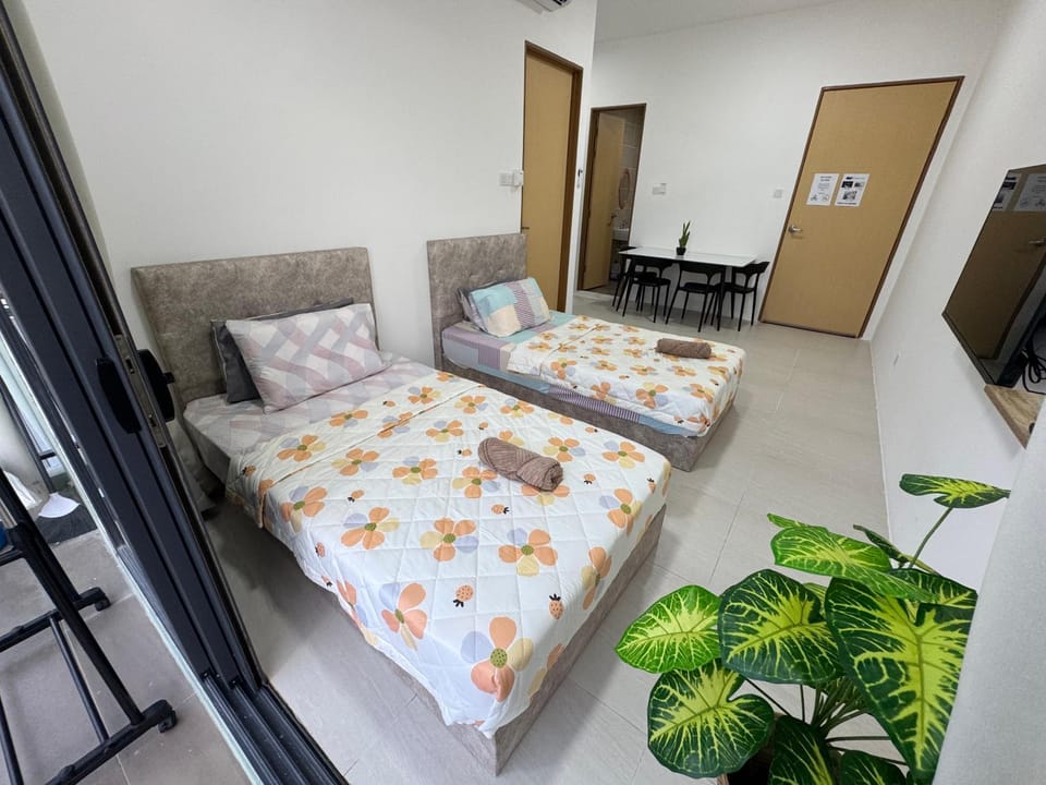 1R4B - 6 pax, Kenny Hill Residence, BMC Apartment in Kuching