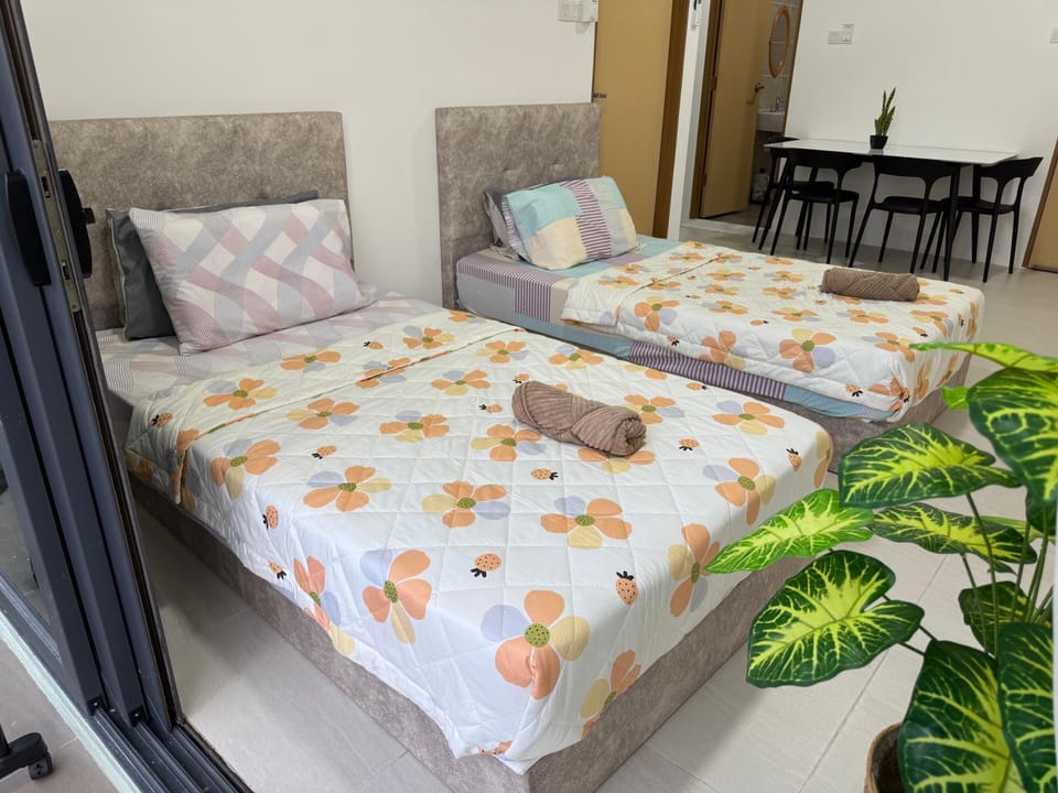 1R4B - 6 pax, Kenny Hill Residence, BMC Apartment in Kuching