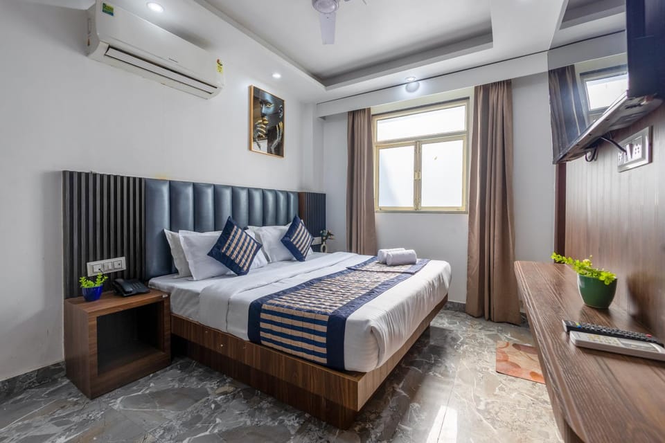 TV and multimedia, Photo of the whole room, towels, air conditioner
