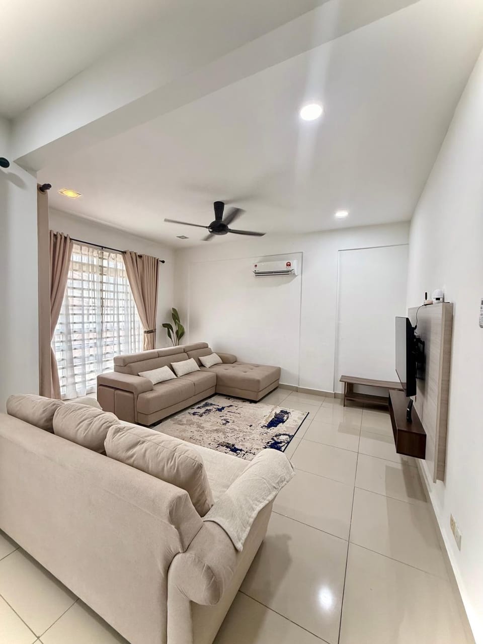 Living room, air conditioner