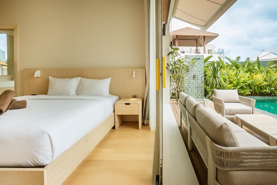 Bedroom, Garden view, Pool view