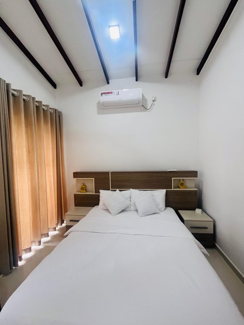 Celestial Negombo Family Staycation Villa 14 - Ideal for maldives transit Guest 5 Minutes to airport Villa in Negombo