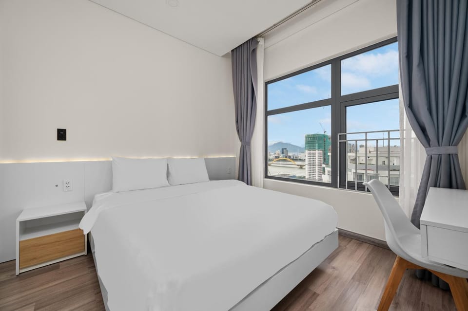 Bed, View (from property/room), Living room, Photo of the whole room, Seating area, Bedroom