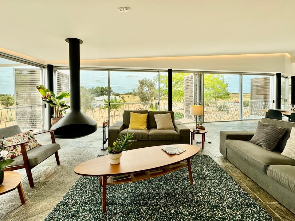 Communal lounge/ TV room, Living room, fireplace