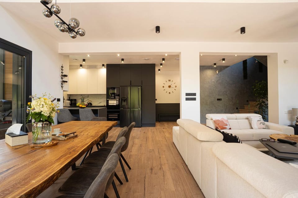 Living room, Dining area