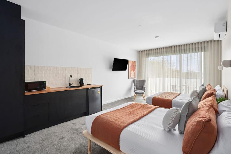 Bed, Kitchen or kitchenette