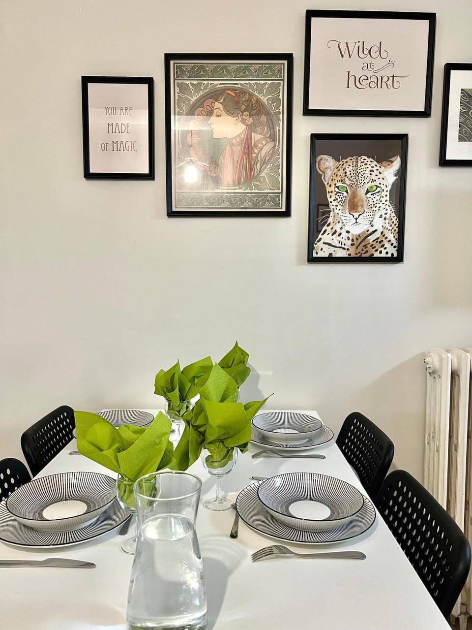 Decorative detail, Seating area, Dining area