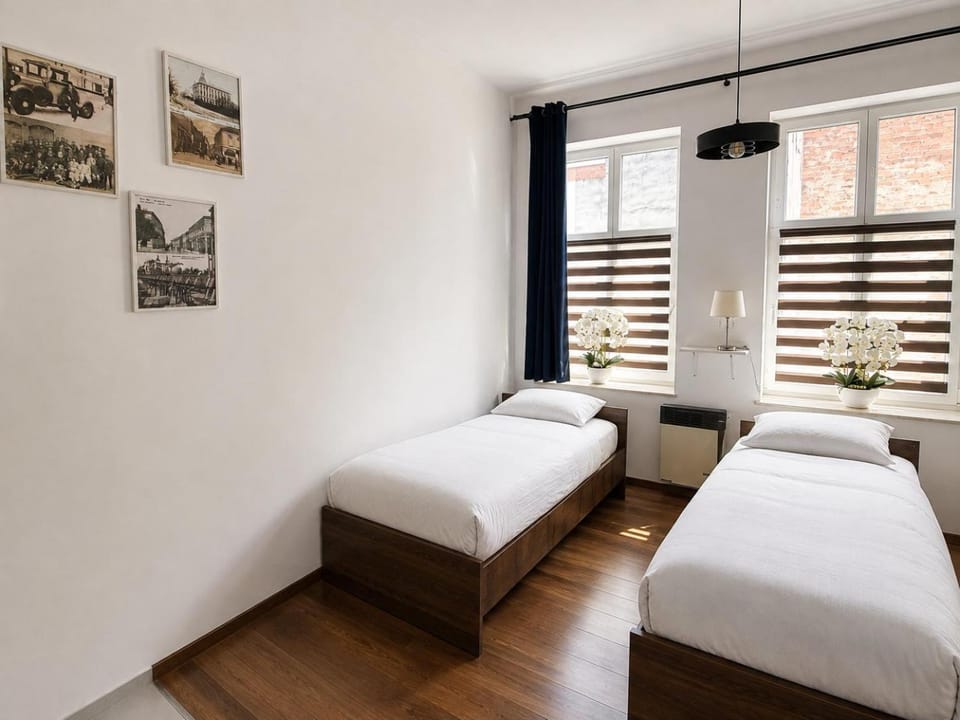 View (from property/room), Living room, Bedroom