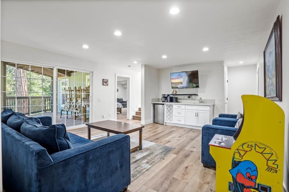 Forest Retreat with Decks, Game Room & Walk to Lake House in Lake Arrowhead