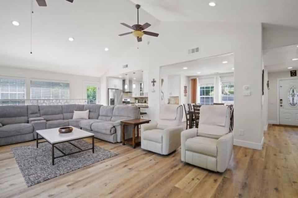 Forest Retreat with Decks, Game Room & Walk to Lake House in Lake Arrowhead
