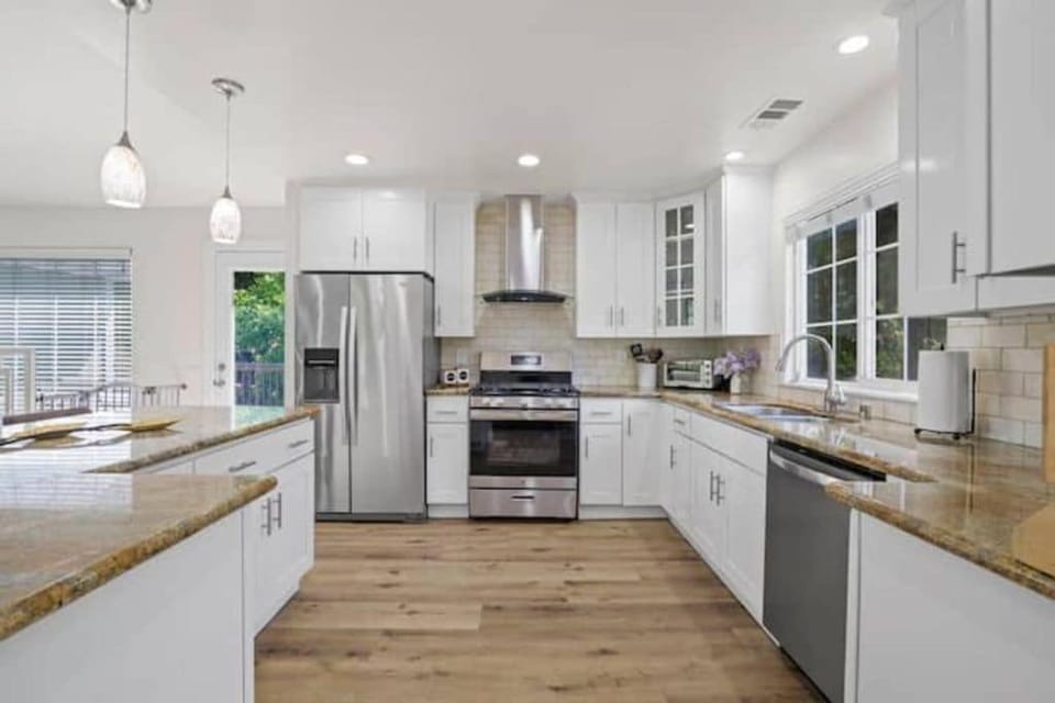 Forest Retreat with Decks, Game Room & Walk to Lake House in Lake Arrowhead