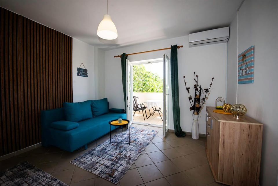 Seating area, air conditioner