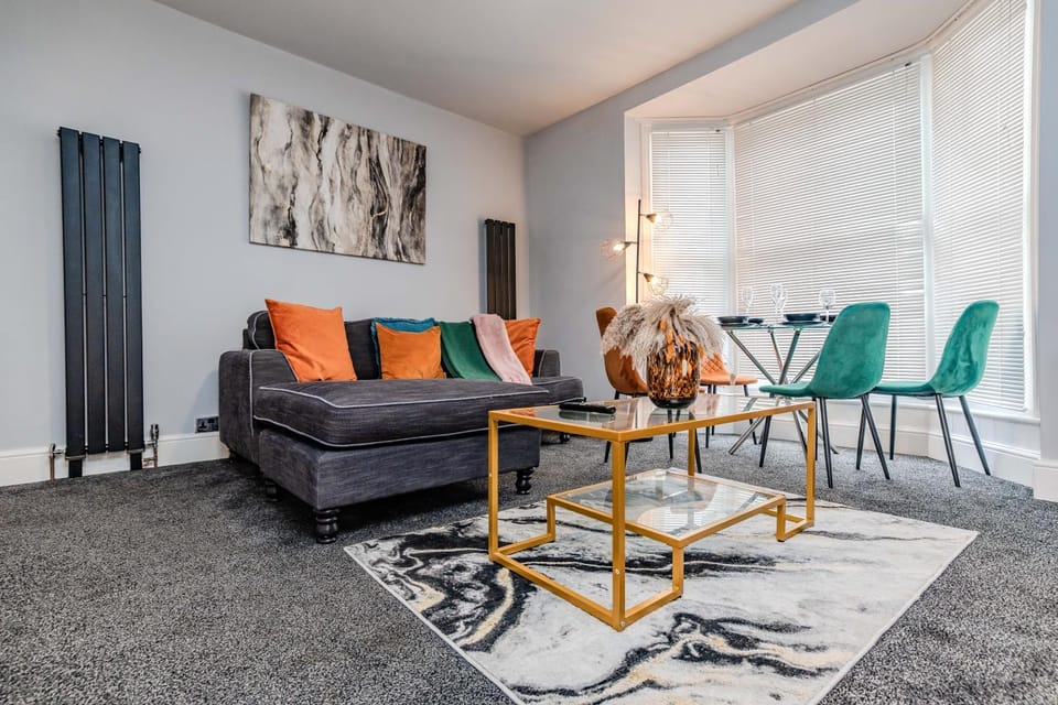 Eastbourne 2 Bedroom Apartment Next to Shopping Centre and Beach Apartment in Eastbourne