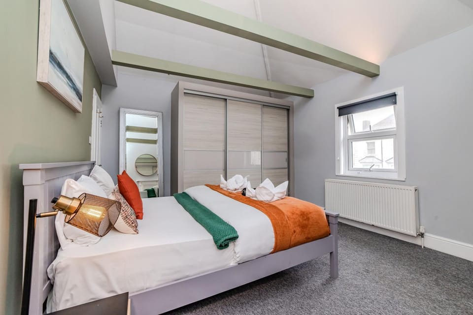Eastbourne 2 Bedroom Apartment Next to Shopping Centre and Beach Apartment in Eastbourne