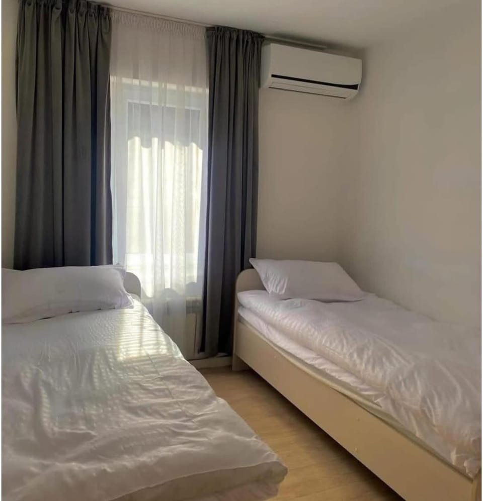 Bedroom, air conditioner