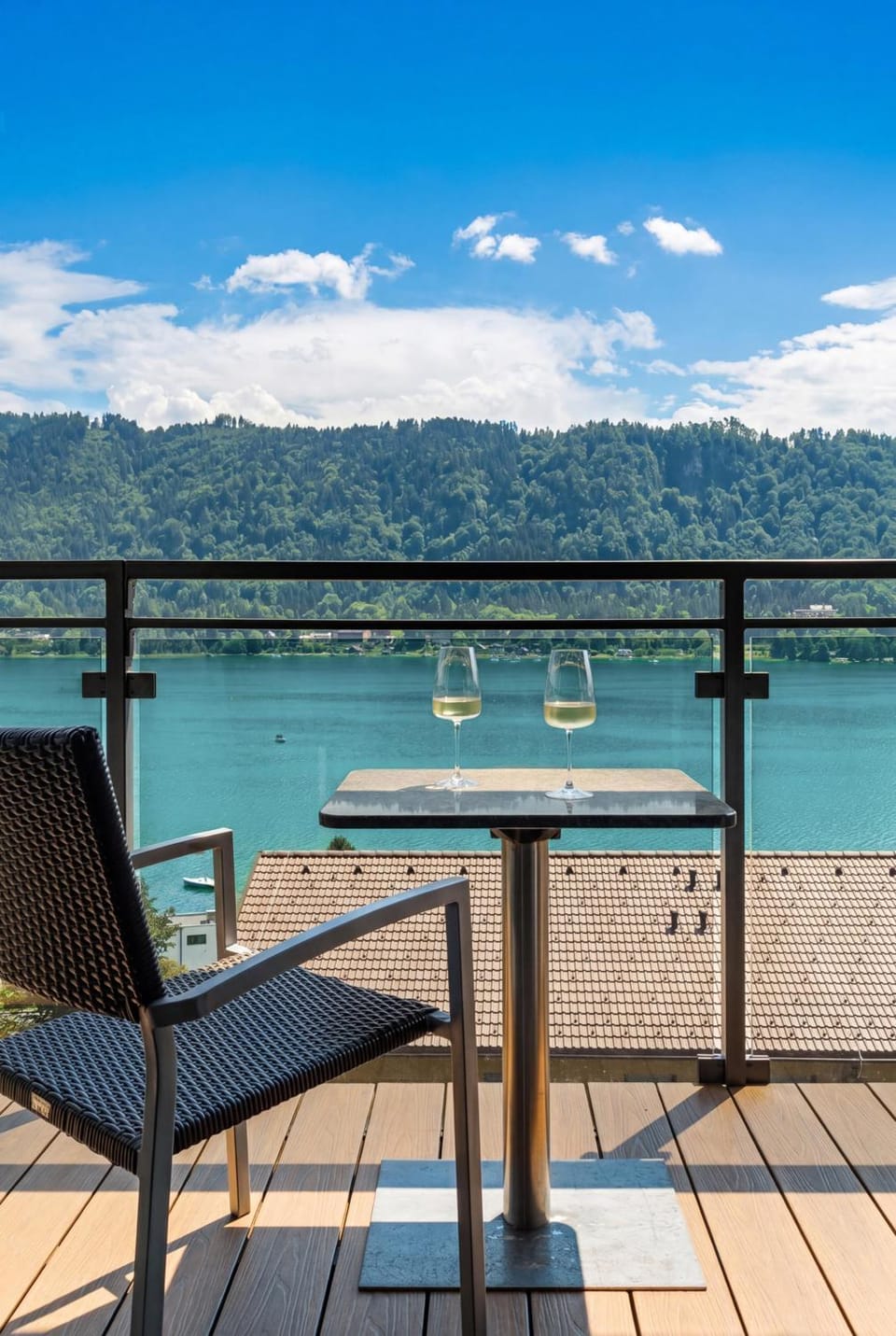 Natural landscape, View (from property/room), Balcony/Terrace, Dining area, Lake view
