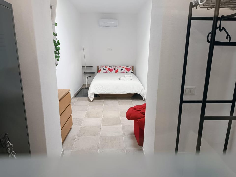 Bed, Photo of the whole room, Bedroom, wardrobe