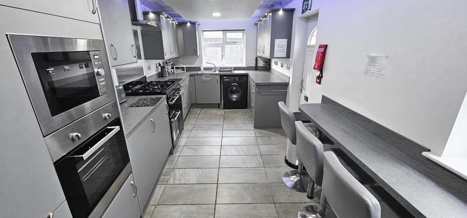 Kitchen or kitchenette, Kitchen or kitchenette