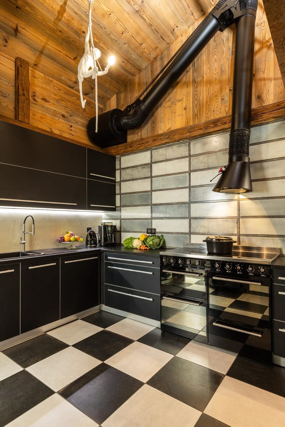 Black Diamond - Chalet Bansky House in Tignes