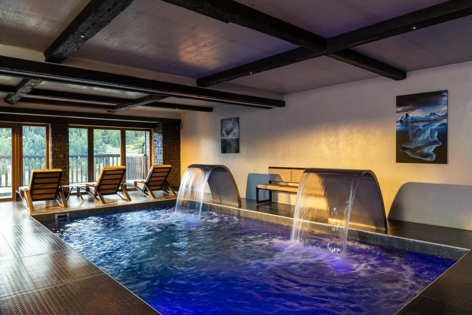Black Diamond - Tango Charlie Chalet in Tignes