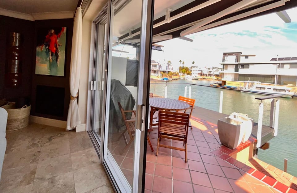 Patio, Day, View (from property/room), Balcony/Terrace, Living room, Seating area, Dining area, Lake view, River view