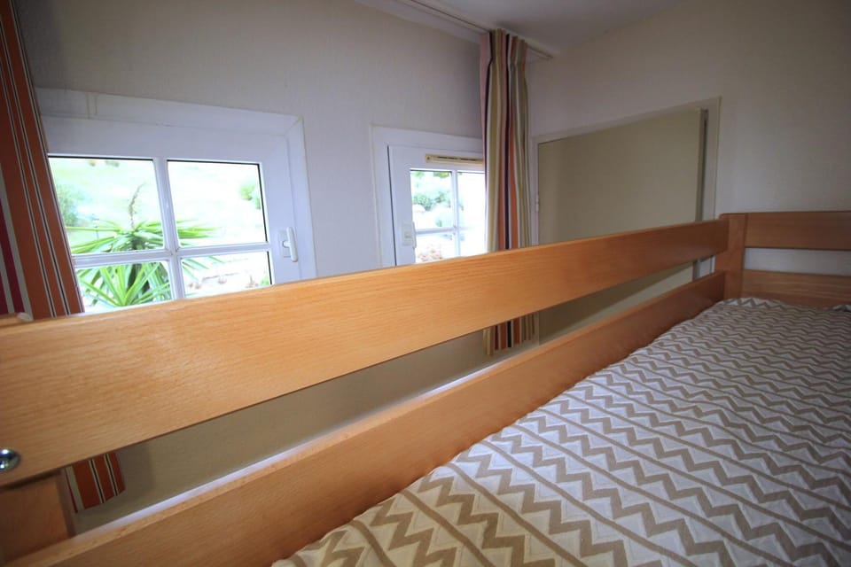 bunk bed
