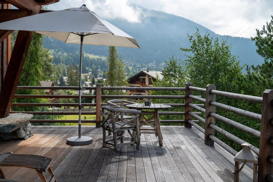 Property building, Natural landscape, View (from property/room), Balcony/Terrace, Dining area, Mountain view