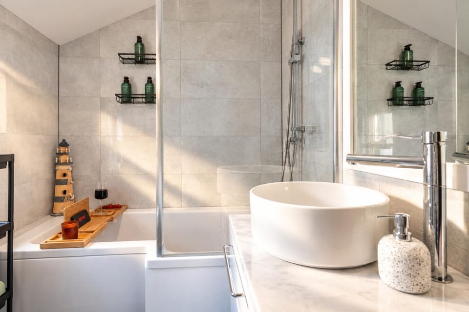 Shower, Bathroom, towels