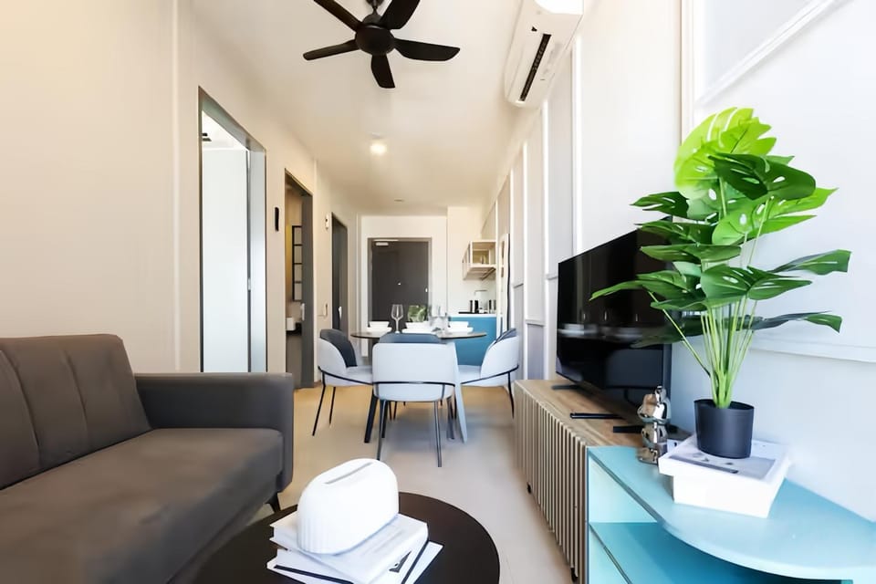 TV and multimedia, Living room, Seating area, Dining area