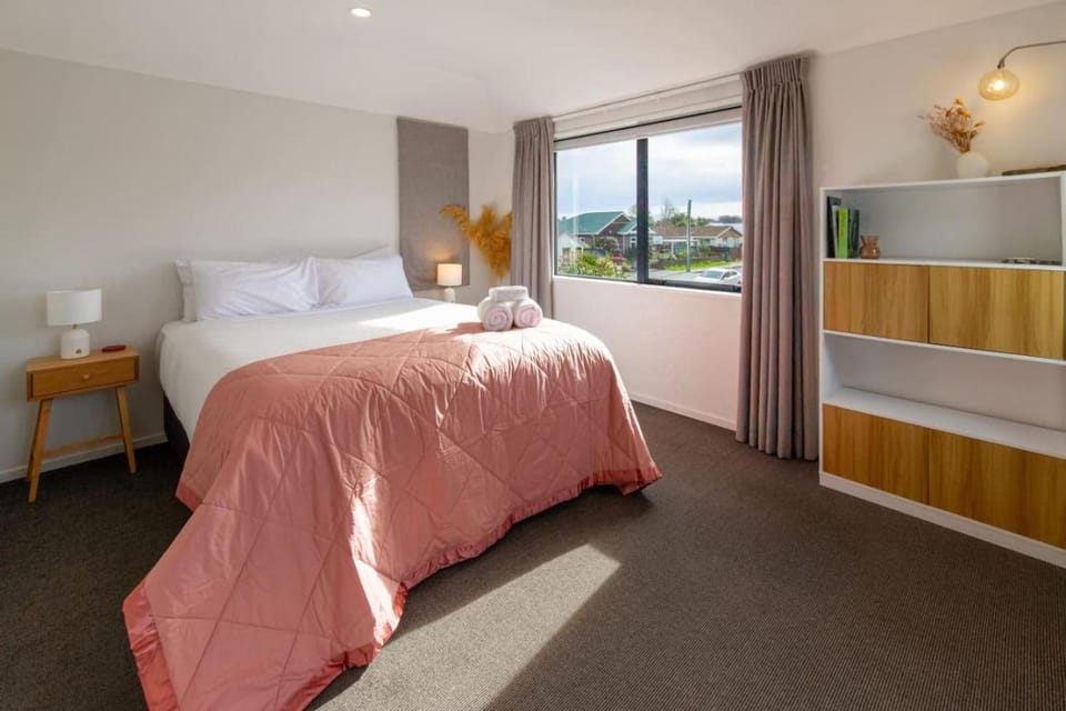 Sydenham Family Base 3BR Home - Garage & Carpark Apartment in Christchurch