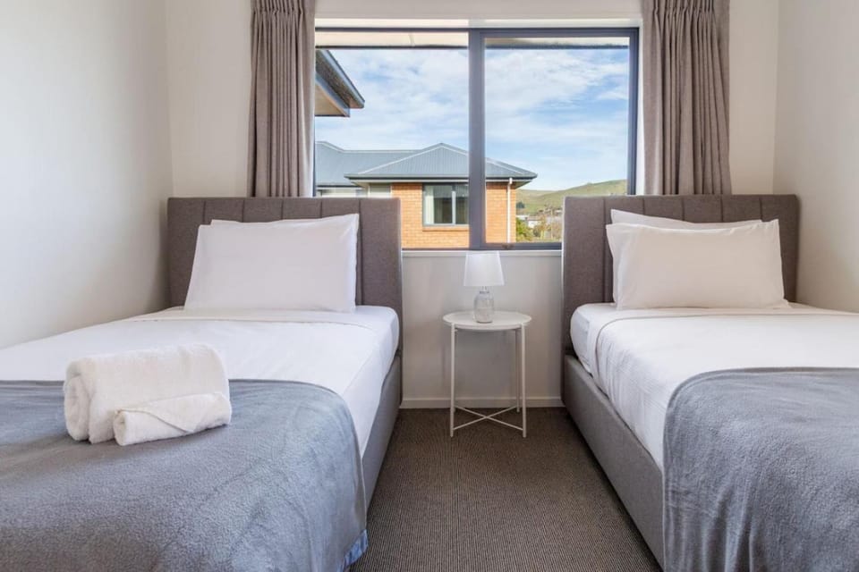 Sydenham Family Base 3BR Home - Garage & Carpark Apartment in Christchurch