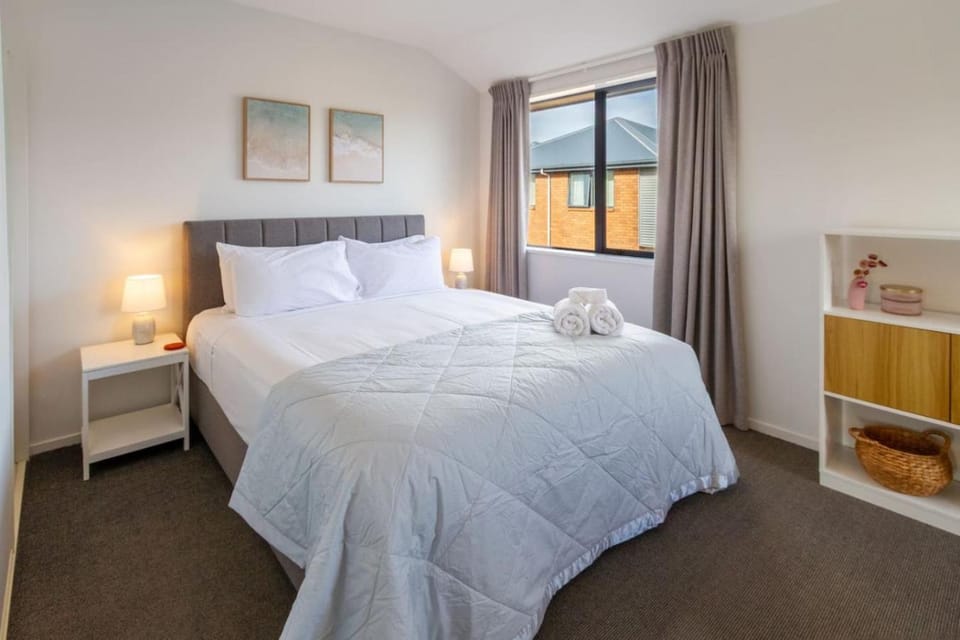 Sydenham Family Base 3BR Home - Garage & Carpark Apartment in Christchurch