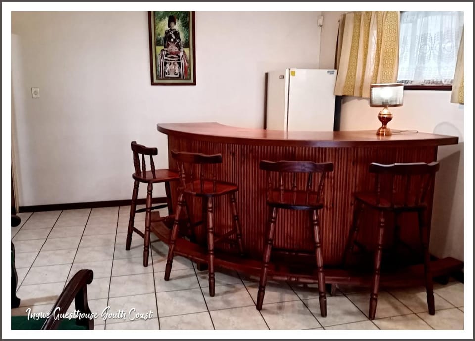 Kitchen or kitchenette, Lounge or bar, Dining area