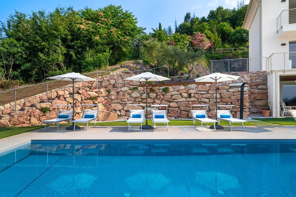 Patio, Pool view, Swimming pool, Swimming pool, sunbed