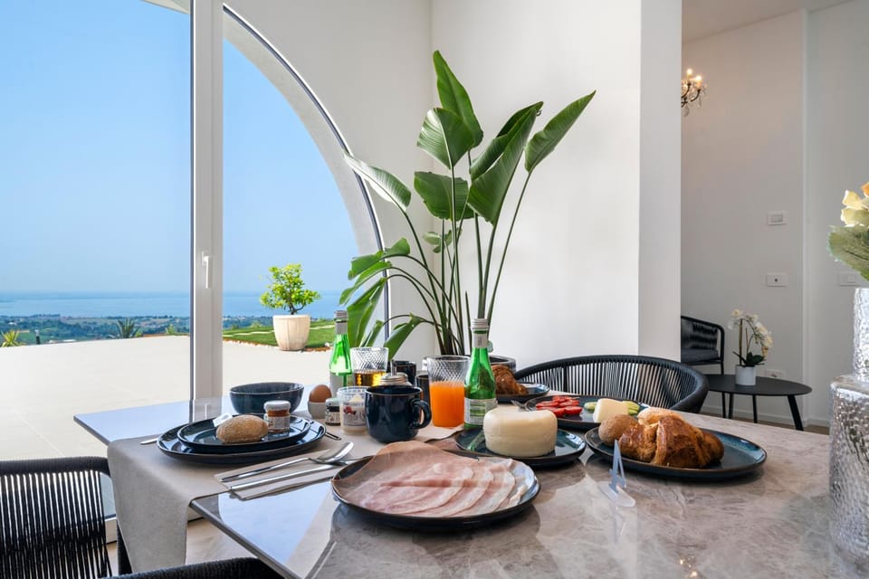 Food and drinks, Sea view, Breakfast, Drinks