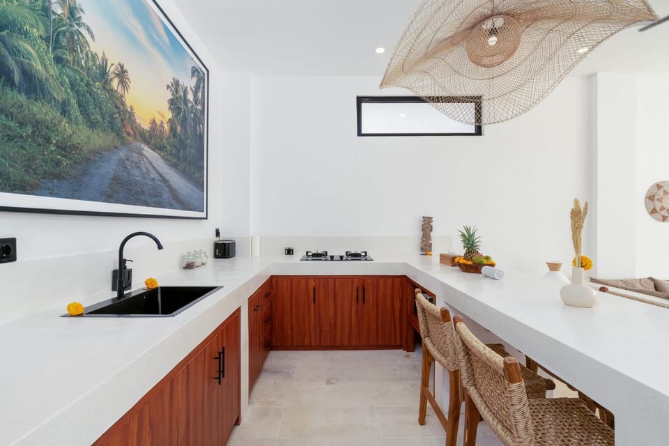 Kitchen or kitchenette, Dining area, stove