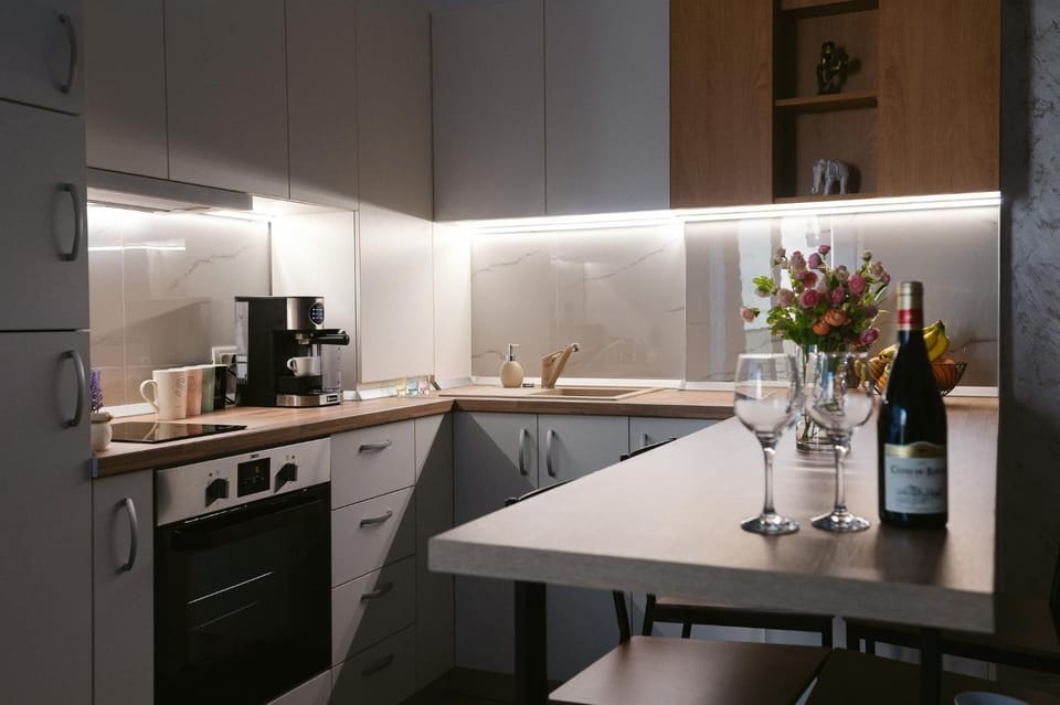 Kitchen or kitchenette, Seating area, Dining area, oven, stove