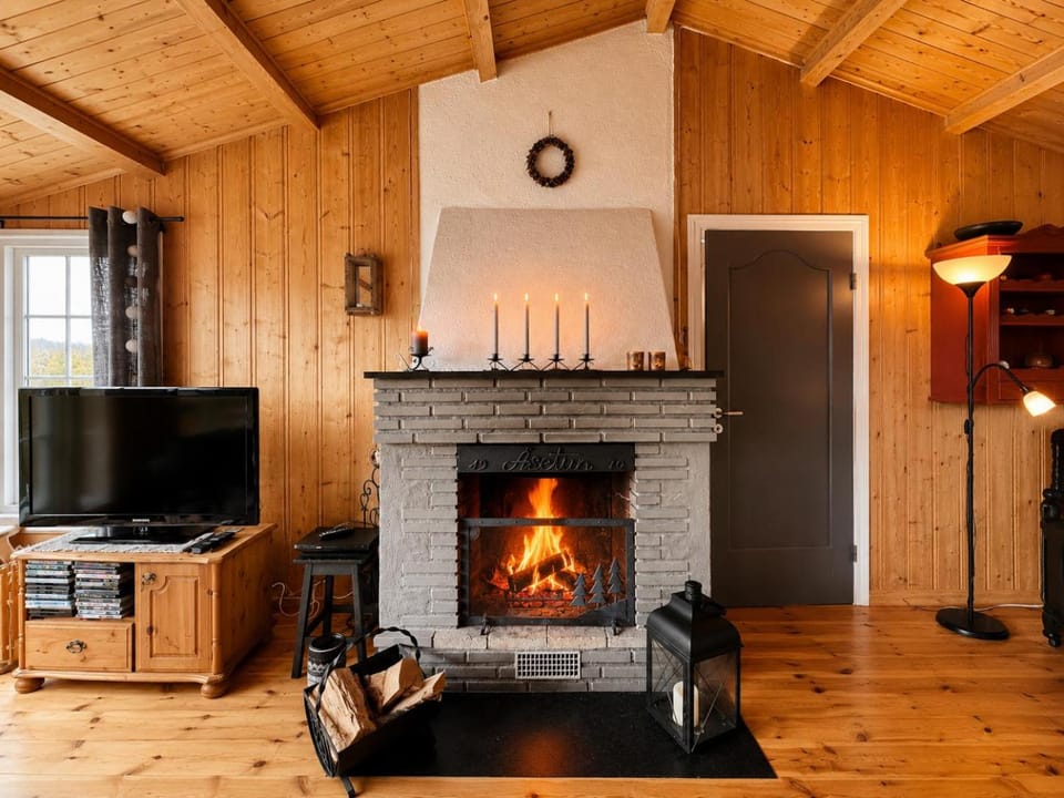 TV and multimedia, Living room, fireplace