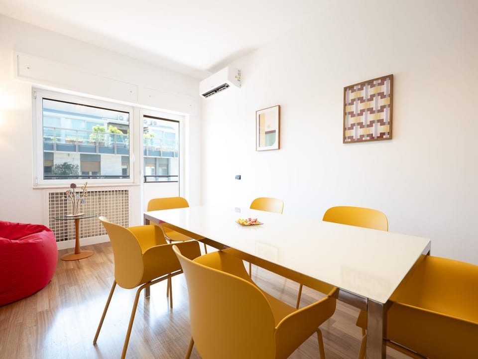 Living room, Seating area, Dining area, air conditioner
