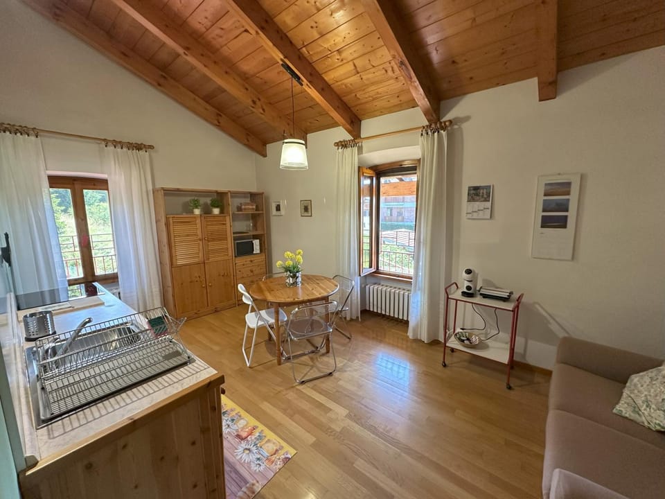 Kitchen or kitchenette, Dining area, kitchen