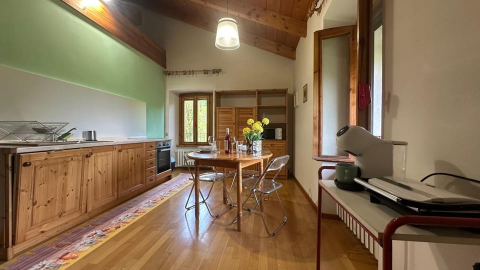 Coffee/tea facilities, Dining area, kitchen
