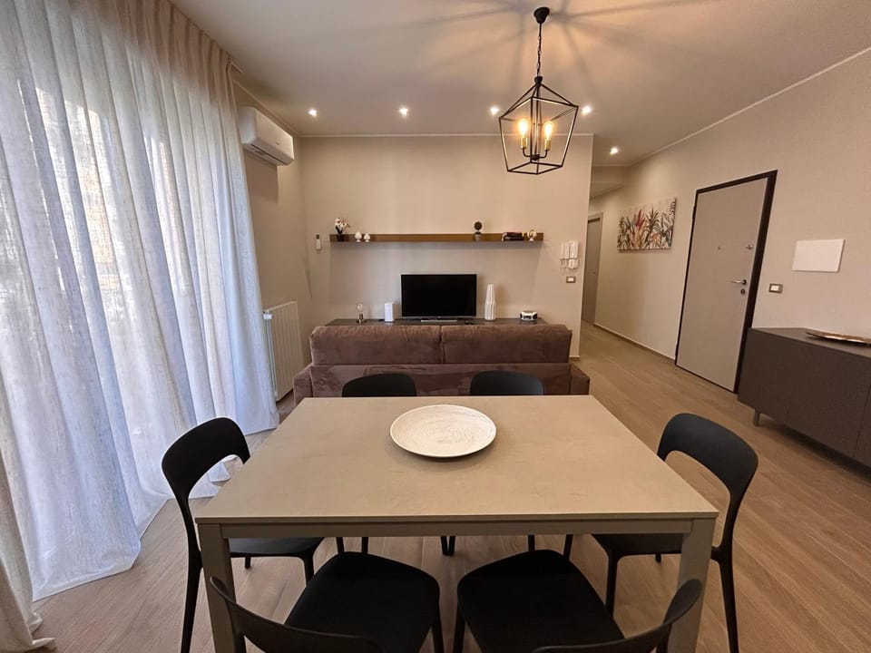 TV and multimedia, Living room, Seating area, Dining area, heating, internet, air conditioner