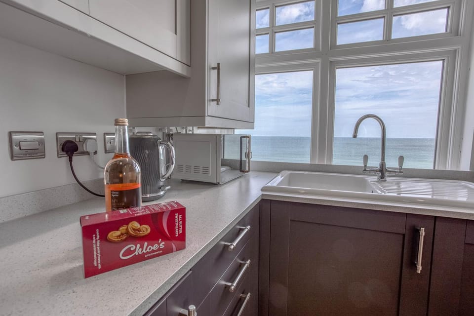 The Seasalt Loft -Stylish Apartment with Sea Views - Crabpot Cottages, Sheringham Apartment in Sheringham
