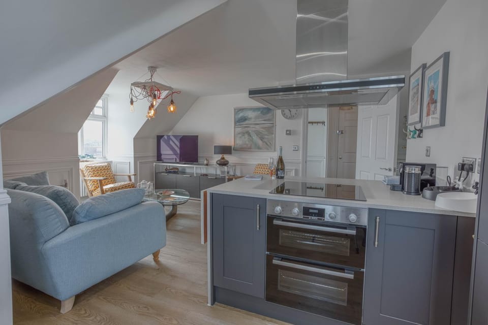 The Seasalt Loft -Stylish Apartment with Sea Views - Crabpot Cottages, Sheringham Apartment in Sheringham