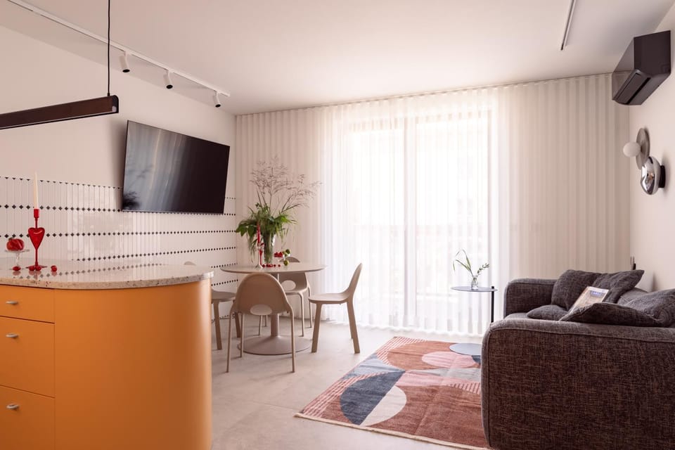 TV and multimedia, Kitchen or kitchenette, Living room, Seating area, Dining area, Evening entertainment