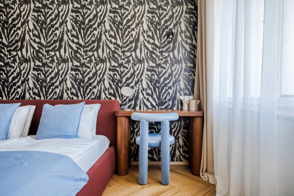 Bed, Seating area, Bedroom
