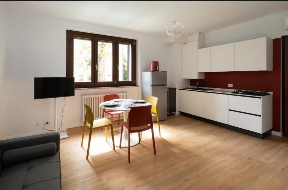 TV and multimedia, Kitchen or kitchenette, Living room, Seating area, Dining area, oven, stove