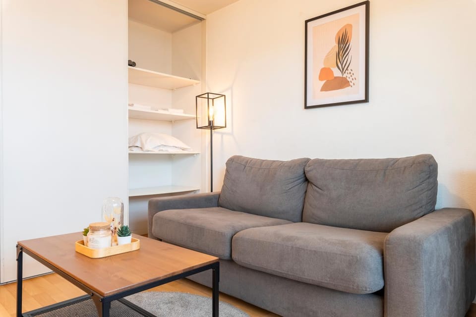 Well-equipped studio with balcony Apartment in Séné