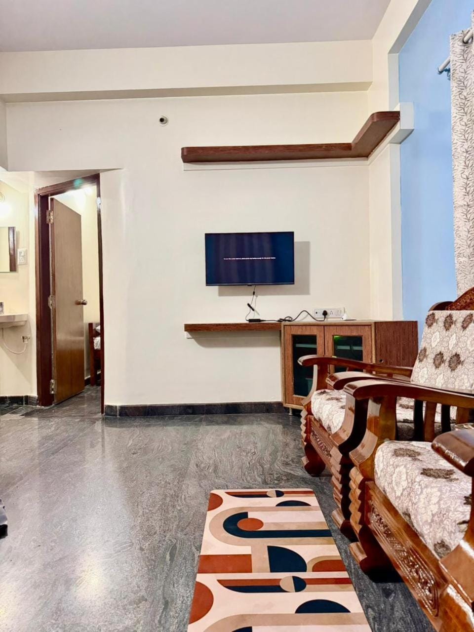 Communal lounge/ TV room, TV and multimedia, Living room, Seating area, Evening entertainment