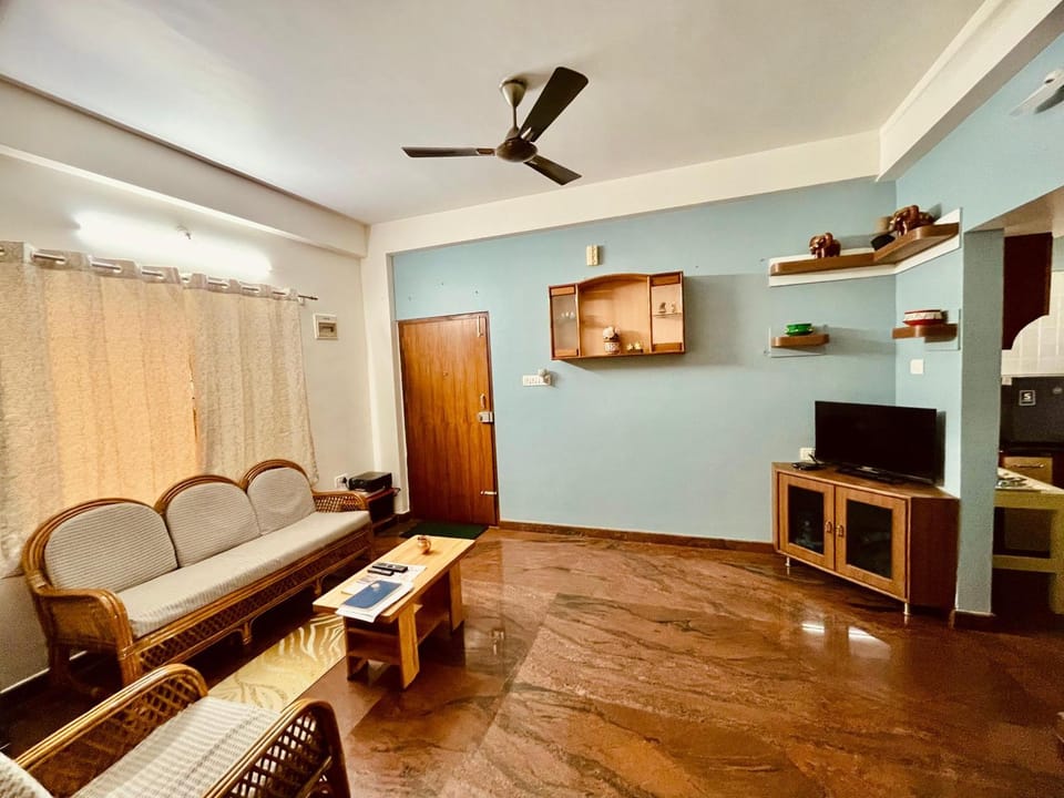 Communal lounge/ TV room, TV and multimedia, Living room, Evening entertainment